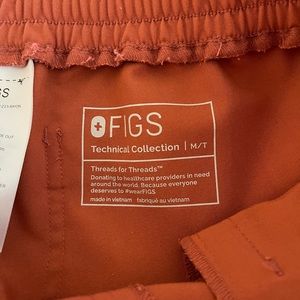 Figs medium tall scrub pants.